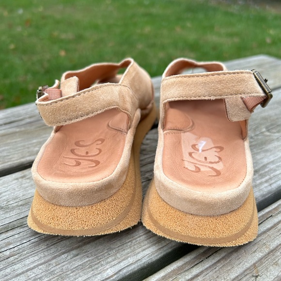 YES Brand Shoes April Peeptoe Slingback Mini Wedge Tan 40 9 - Picture 5 of 12